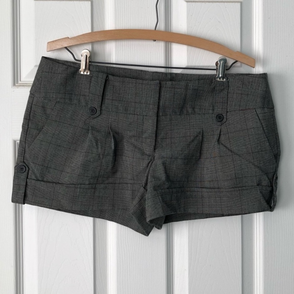 Tracy Evans Gray Plaid Cargo Dress Shorts